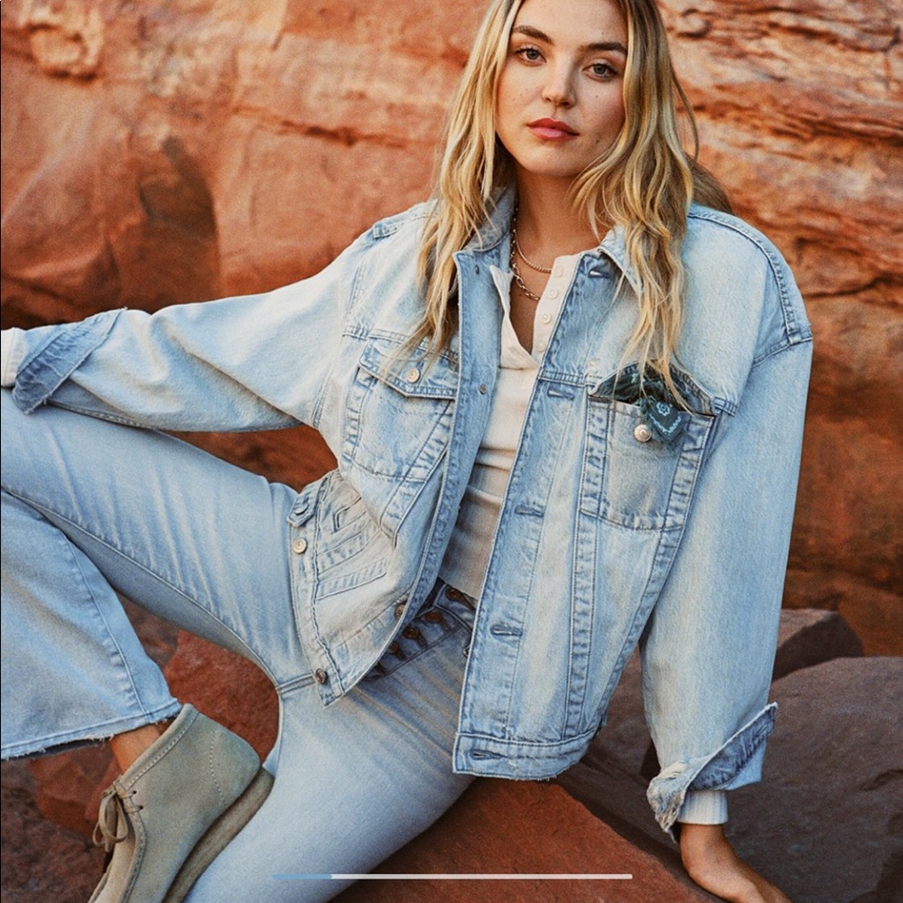 American Eagle 90s boyfriend denim jacket
